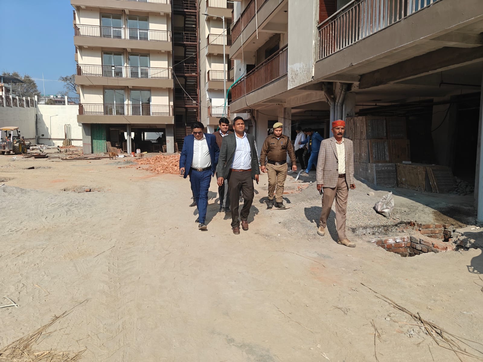 धामी सरकार की प्राथमिकता: देहरादून में आमवाला तरला आवासीय योजना का निरीक्षण
