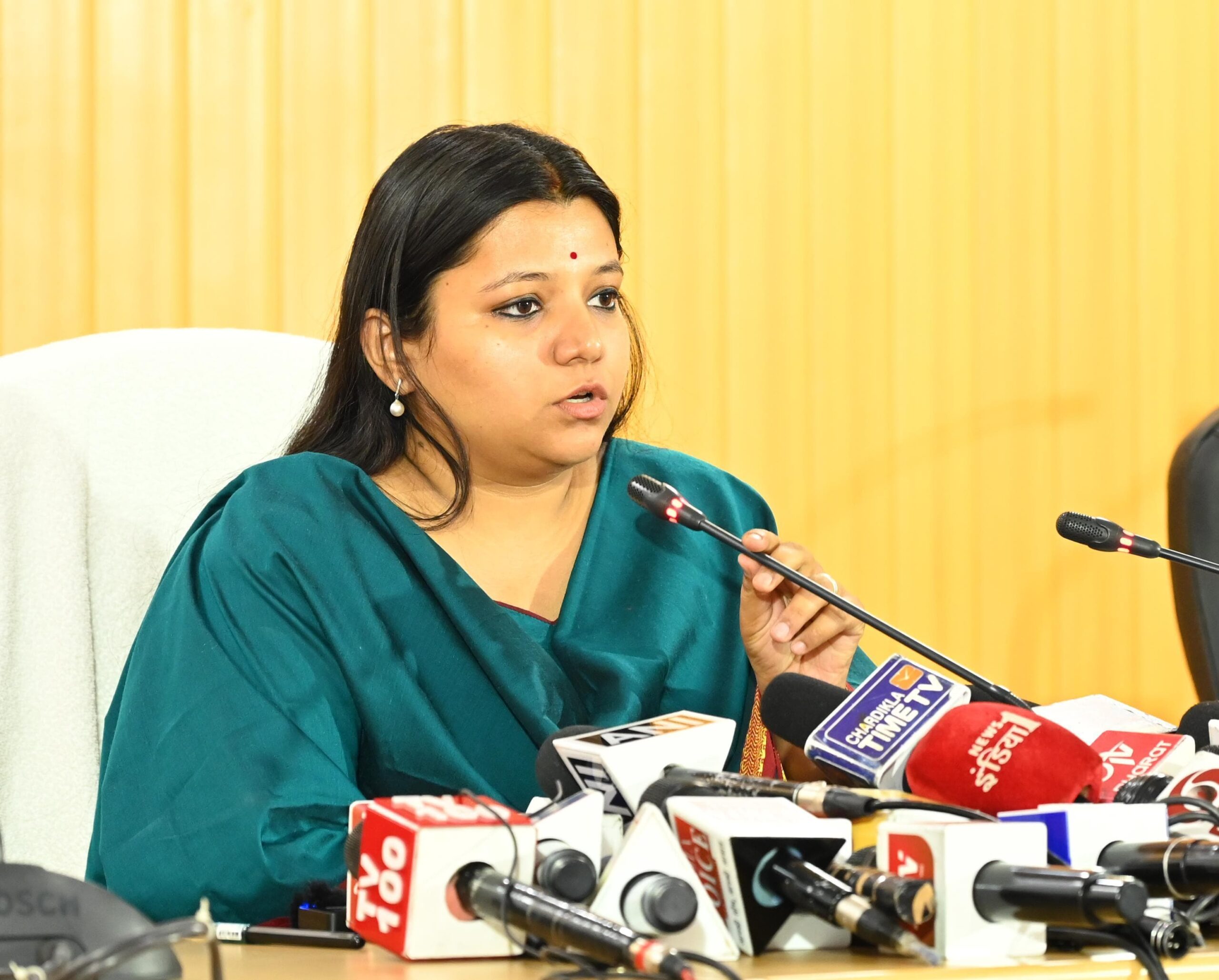 संयुक्त मुख्य निर्वाचन अधिकारी नमामि बंसल ने सचिवालय स्थित मीडिया सेंटर सभागार में चुनाव सम्बन्धी प्रेस ब्रीफिंग की