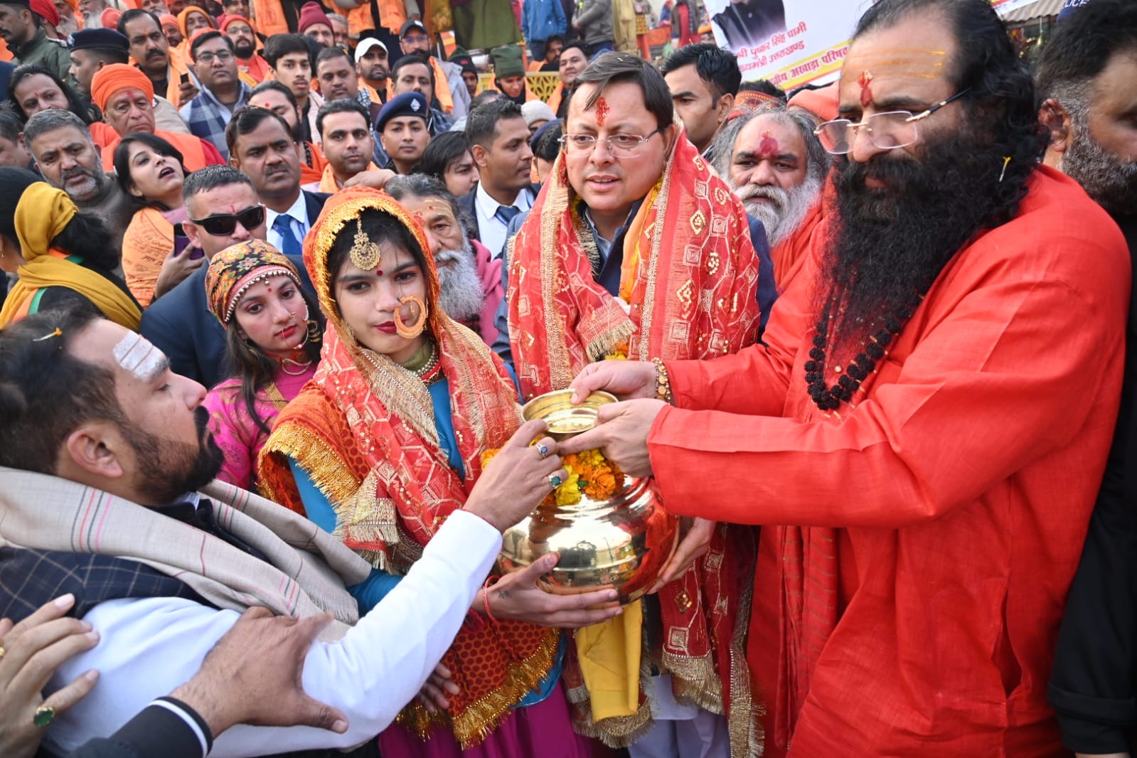 मुख्यमंत्री धामी ने हरकीपैड़ी पर मां गंगा की पूर्जा-अर्चना कर कलश यात्रा को अयोध्या के लिये किया रवाना