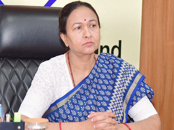 CS राधा रतूड़ी ने एनीमिया उन्मूलन हेतु जिलाधिकारियों के साथ की बैठक, गर्भवती महिलाओं और छात्रों के स्वास्थ्य पर विशेष जोर..