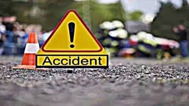 बाजपुर में हादसा..छोई मोड़ के पास संकेत बोर्ड से टकराई कार, युवक की मौके पर मौत