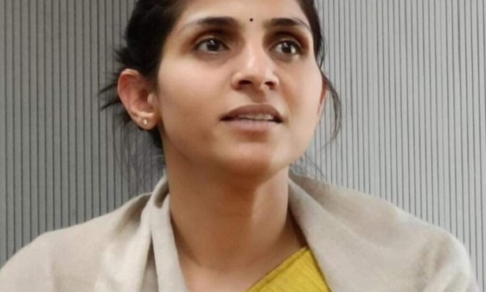 आखिरकार रजिस्ट्री रिकॉर्ड रूम में कर्मचारियों और भू माफियाओं की मिलीभगत से बदले जा रहे रिकॉर्ड: डीएम