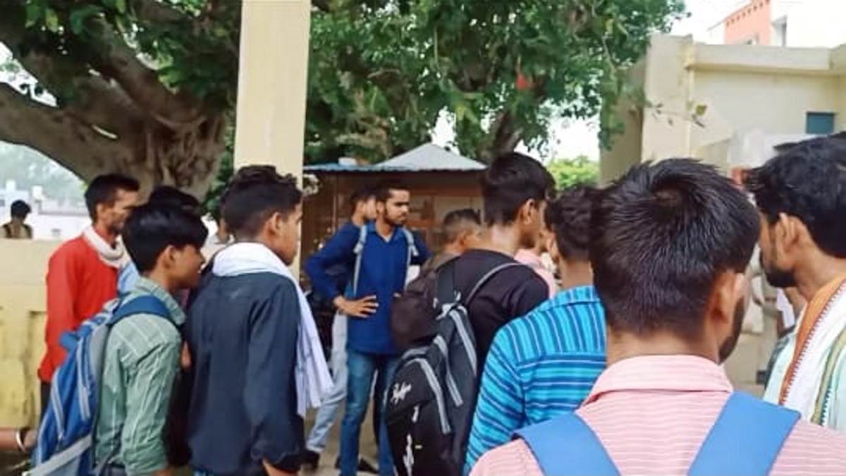 आगरा दसवीं के छात्र पर चाकुओं से ताबड़तोड़ हमला, गंभीर हालत में छात्र अस्पताल में भर्ती