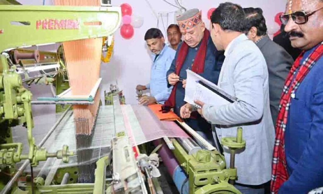 कृषि मंत्री गणेश जोशी ने देहरादून के सेलाकुई स्थित ग्रोथ सेंटर में उत्तराखंड सिल्क फेडरेशन की पहली हाई-टेक इलेक्ट्रॉनिक जेकक्वार्ड पावरलूम इकाई का  किया उद्घाटन: