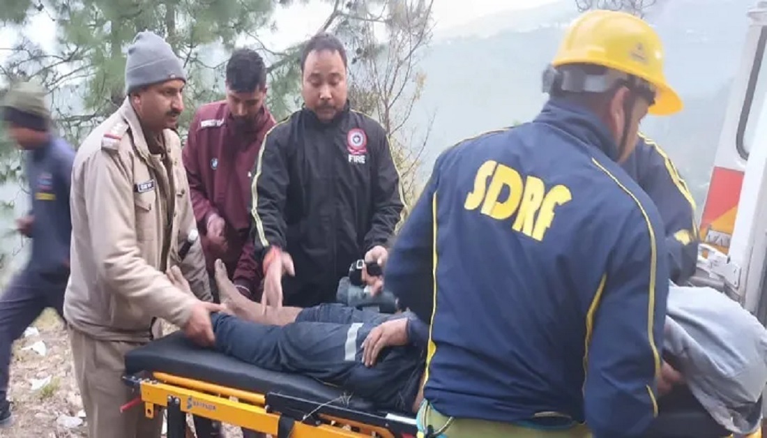 उत्तराखंड: अल्मोड़ा में दबौडा भिकियासैंण रोड पर डंपर समाया 100 मीटर गहरी खाई में एक व्यक्ति की मौत.