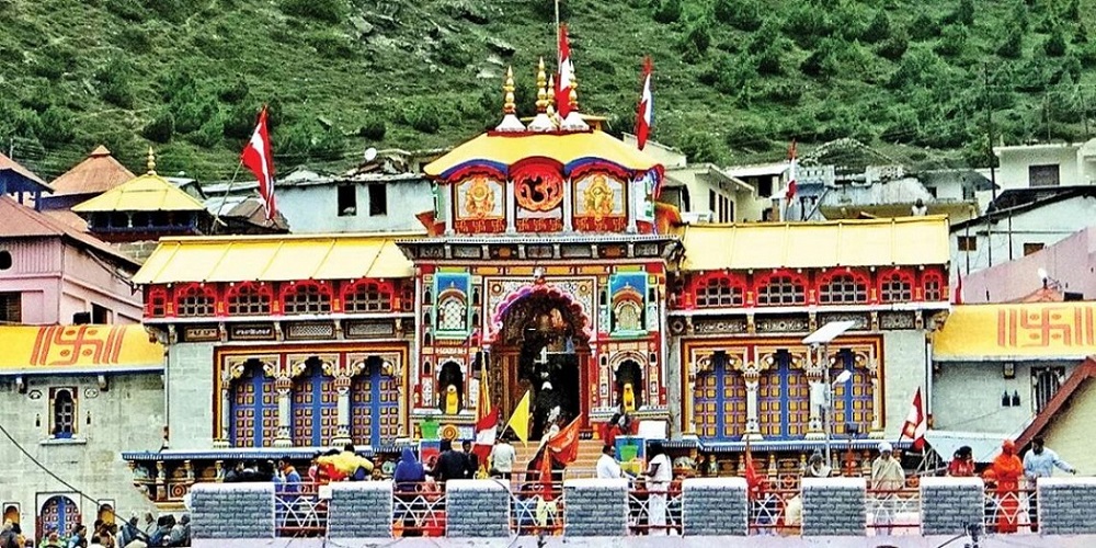 उत्तराखंड में बद्रीनाथ मंदिर के सिंह द्वार पर पड़ी दरार, भारतीय पुरातत्व सर्वेक्षण (ए.एस.आई.) ने किया सर्वे शुरू.