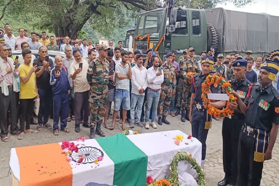 उधम सिंह नगर: पंचतत्व में विलीन हुआ सैनिक भुवन चंद्र भट्ट का पार्थिव शरीर, परिजनों में मचा कोहराम.
