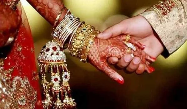 बारात के इंतजार में बैठी दुल्हन, शादी से पहले प्रेमिका ने खोला दुल्हे का राज, फिर जो हुआ उसे देख सब हैरान