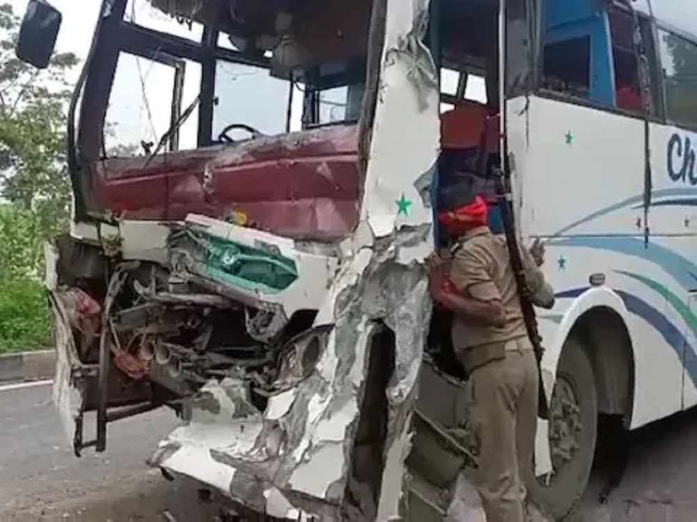 नेपाल से बाबाधाम जा रहे कांवरियों की बस दुर्घटनाग्रस्त, 40 से ज्यादा जख्मी, 7 की हालत गंभीर पटना के पीएमसीएच में रेफर
