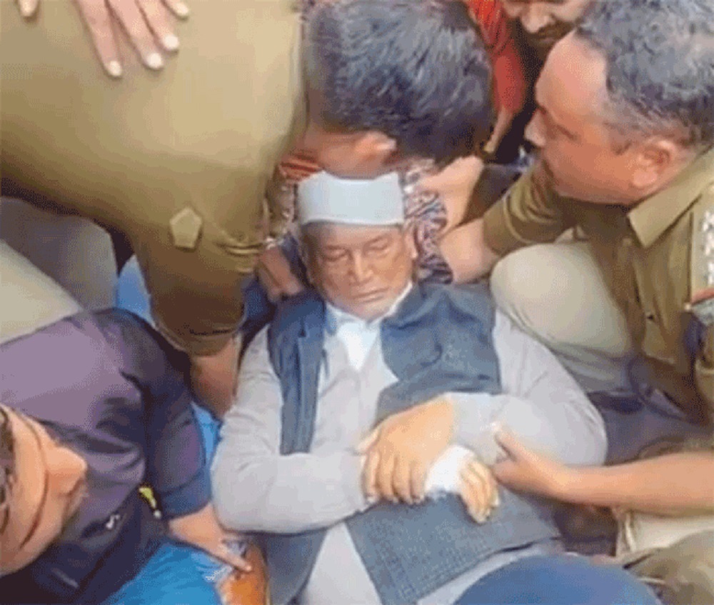 उत्तराखंड कांग्रेस ने दून में पुलिस मुख्यालय के बाहर दिया धरना: