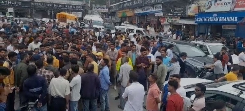 “वाहन हटाने के मामले में उत्तपन्न हुए विवाद और हाथापाई का दंगल”