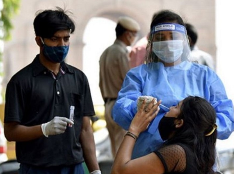 देश में एक बार फिर से कोरोना ने पकड़ी रफ्तार, कल की तुलना में आए 40 फीसदी नए मामले 29 मरीजों की मौत: