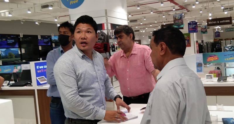 डोमिनोज केएफसी क्रोमा एवं मैकडॉनल्ड्स पर नगर निगम ने ठोका जुर्माना। ।
