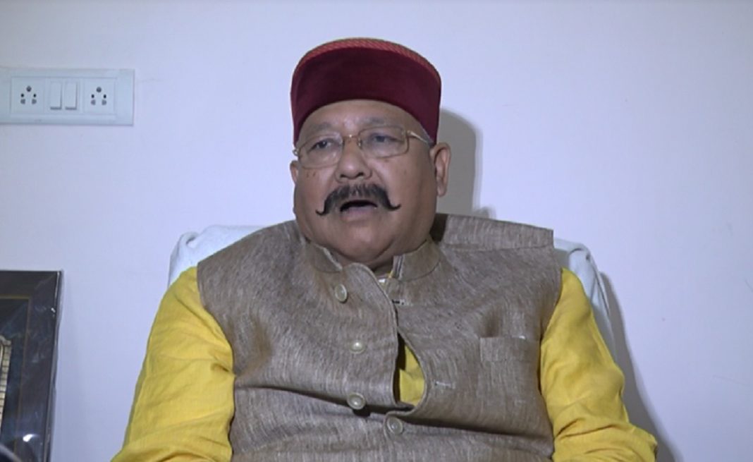मंत्री सतपाल महाराज ने हेमवती नंदन बहुगुणा कांप्लेक्स स्थित उत्तरा समकालीन आर्ट गैलरी का औचक निरीक्षण किया