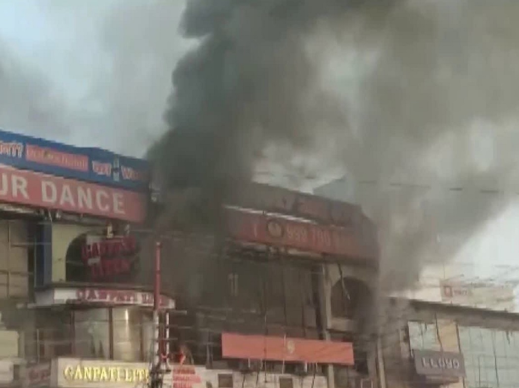 देहरादून राज प्लाजा में लगी भीषण आग, हुआ ये बड़ा नुकसान: