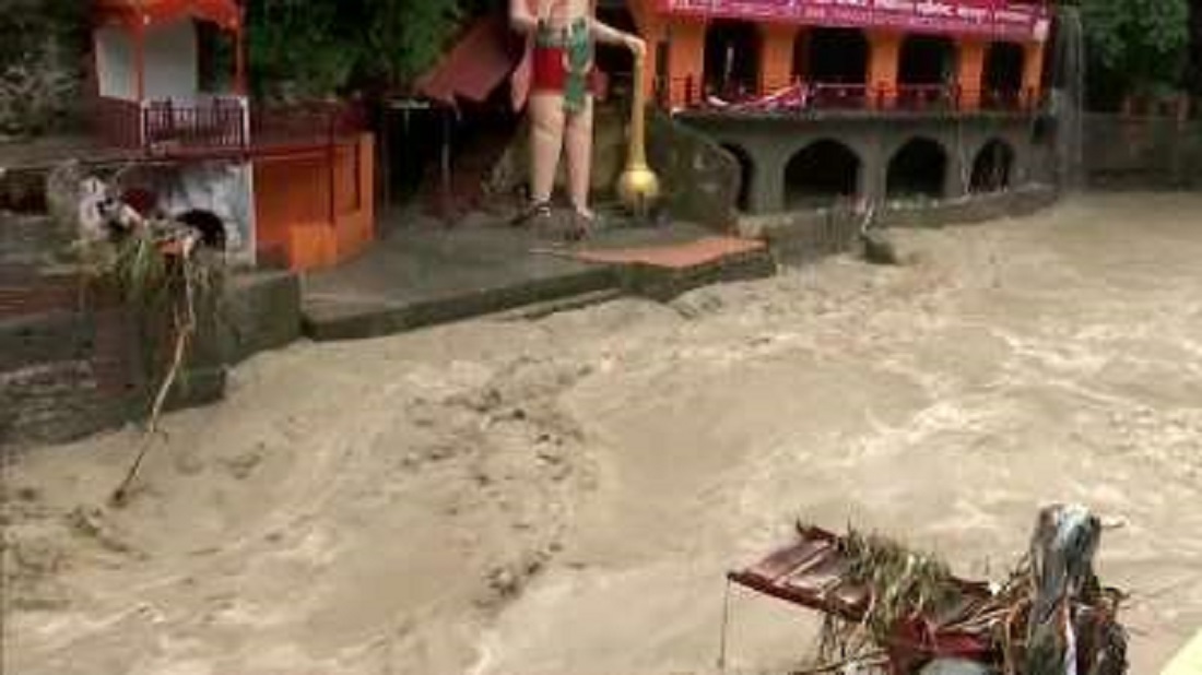 देहरादून में फटा बादल, भारी बारिश ने मचाई तबाही, उफान पर नदियां.