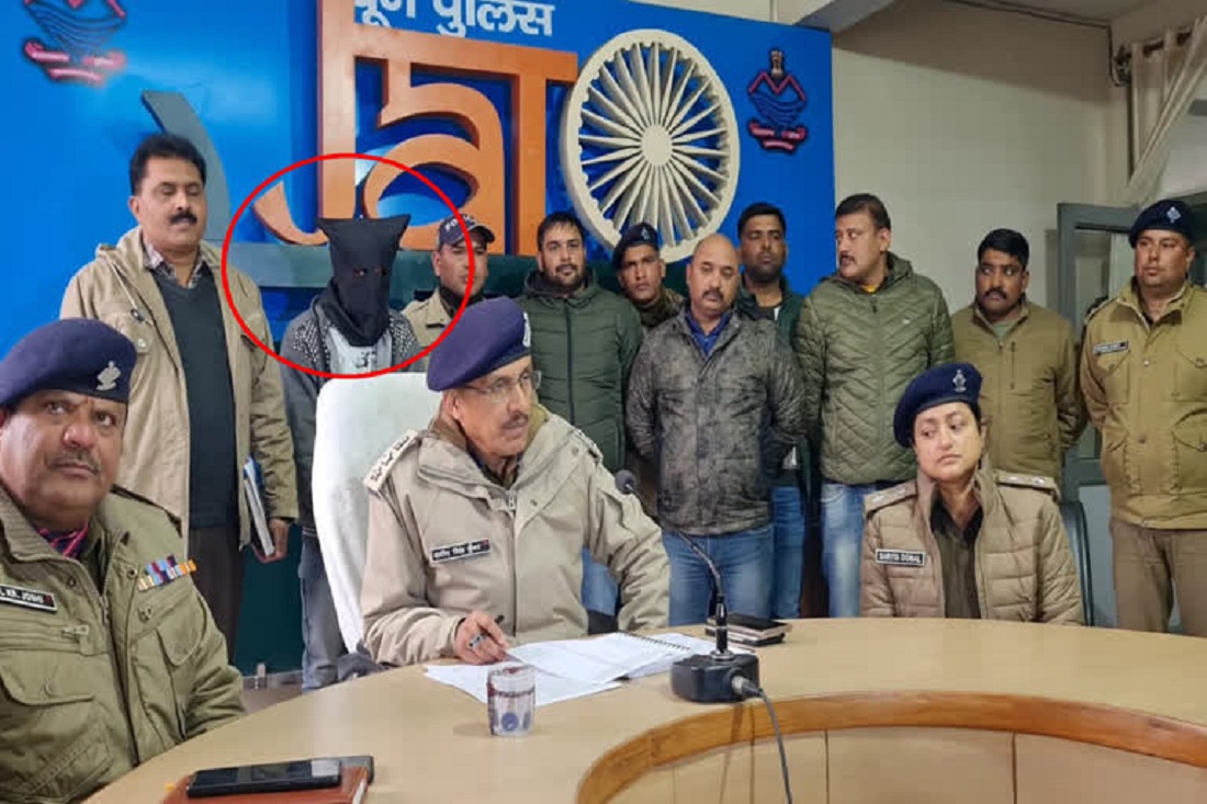 देहरादून पुलिस को मिली बड़ी सफलता लंबे समय से गैंगस्टर एक्ट में फरार चल रहे 25000 के शातिर अपराधी को कोतवाली पटेल नगर पुलिस ने किया गिरफ्तार: उत्तराखंड