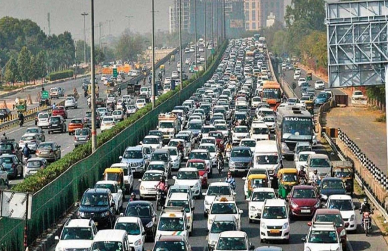 Delhi Traffic Alert: कांवड़ यात्रा और कांग्रेस का प्रदर्शन, आज इन सड़कों पर लगेगा लंबा जाम