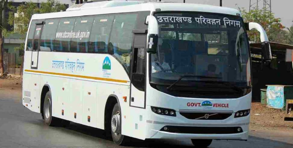 एक यात्री बस दिल्ली से देहरादून आते समय लाल  तप्पड़ फन वैली के पास अनियंत्रित होकर पलट गई हादसे मेें कई यात्री घायल.