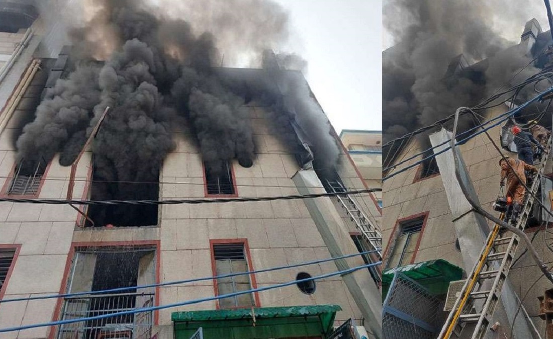 दिल्ली के नरेला में मंगलवार को एक प्लास्टिक फैक्ट्री में लगी भीषण आग, दो लोगों की मौत.