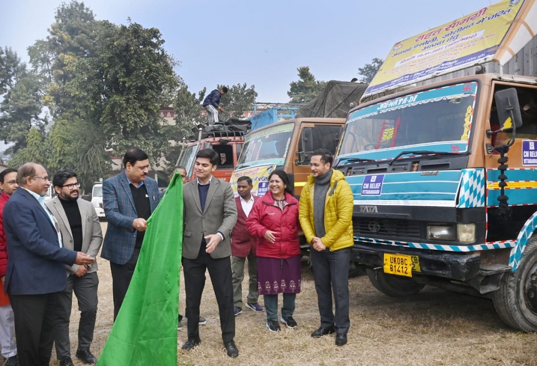 जिलाधिकारी पाण्डेय ने भू-धंसाव प्रभावित लोगों को राहत पहुंचाने के उद्देश्य से राहत सामग्री-राशन-फूड पैकेट, जोशीमठ के लिये हरी झण्डी देकर किया रवाना: