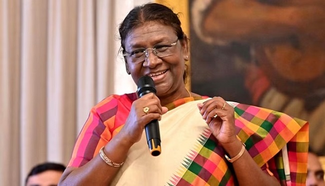 “राष्ट्रपति द्रौपदी मुर्मू ने दीपावली पर देशवासियों को दी शुभकामनाएं”