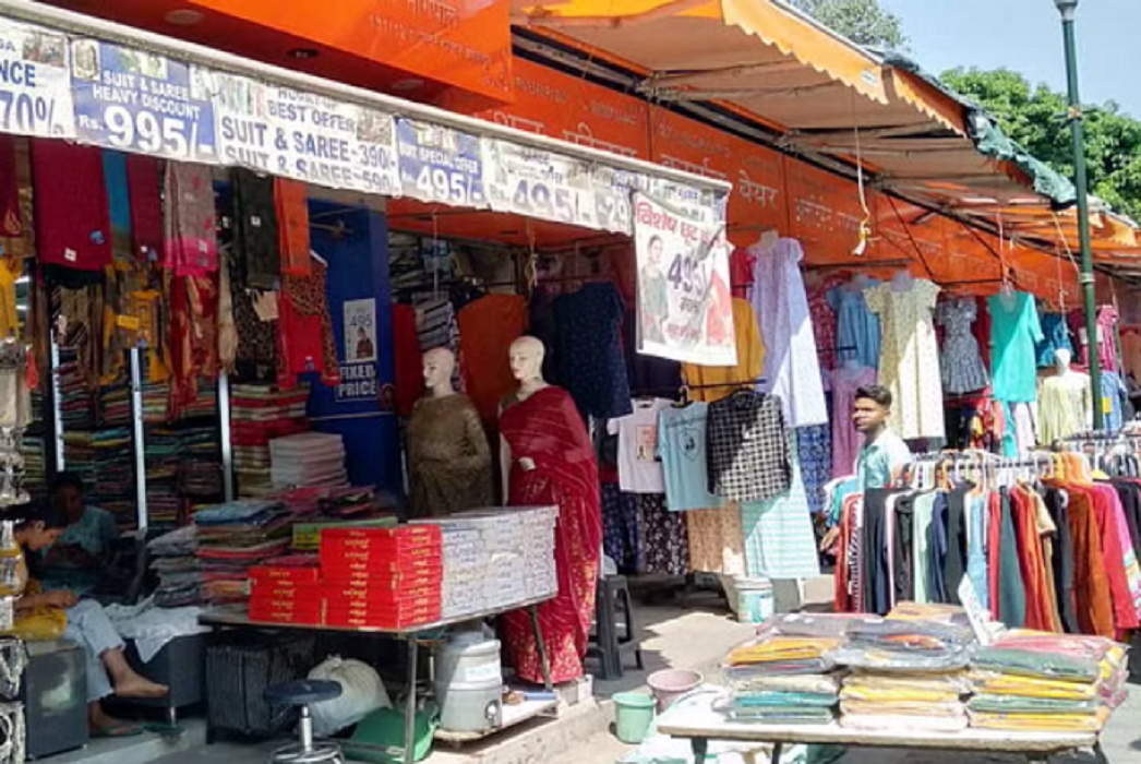 “आखिरकार शहर की आधी आबादी बाजारों में सार्वजनिक शौचालय नहीं होने से परेशान”