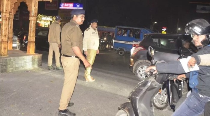 “यातायात नियमों का उल्लंघन करने वाले वाहन चालकों के विरुद्ध दून पुलिस की सख्त कार्रवाई”