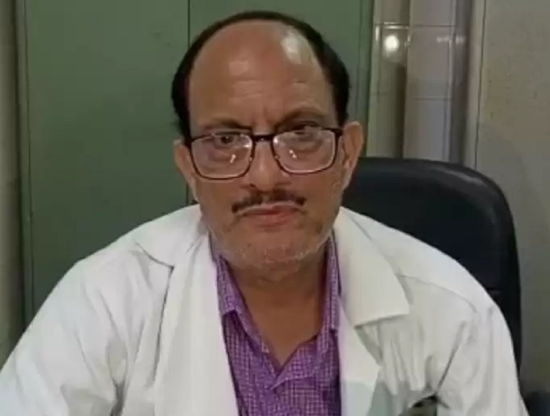 उत्तर प्रदेश: डॉ अनिल कुमार शर्मा को अस्पताल की एक नर्स को अश्लील मैसेज भेजने और भ्रष्टाचार के आरोप में तत्काल प्रभाव से निलंबित.