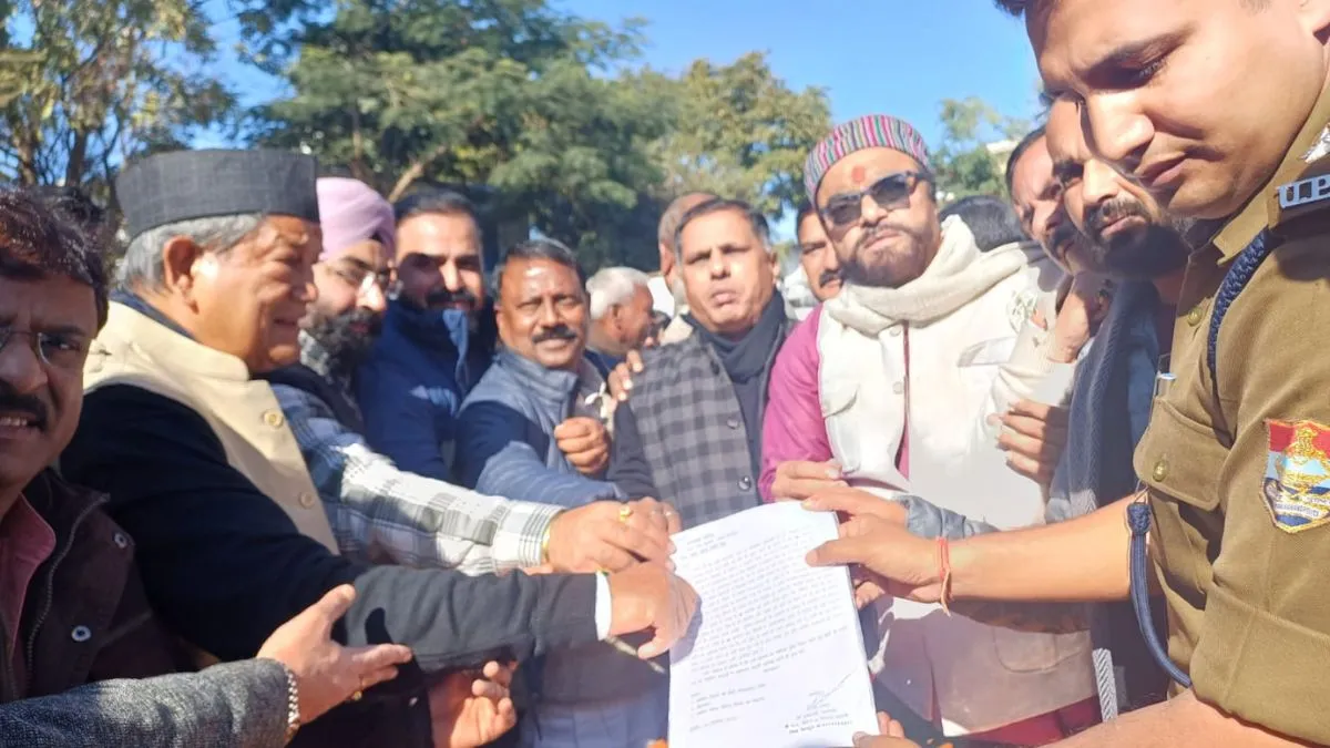 पूर्व सीएम हरीश रावत ने भाजपा कार्यकर्ताओं के खिलाफ दी तहरीर
