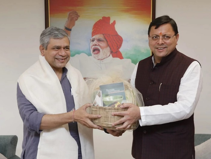 ‘सुदृढ़ रेल कनेक्टिविटी के लिए मुख्यमंत्री धामी ने दिल्ली में रेल मंत्री से की चर्चा’