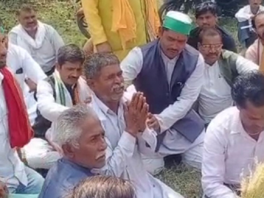 उत्तरप्रदेश में बारिश-ओले से बर्बाद हुए किसान, फसल नहीं मेरी बेटी की शादी का सपना डूब गया, पत्नी के गिरवी जेवर अब नहीं छुड़ा पाऊंगा:
