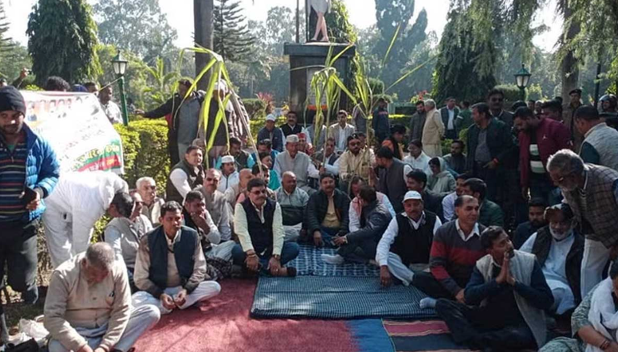 “पूर्व सीएम हरदा का उपवास, किसानों की मांग पर सरकार पर हमला”