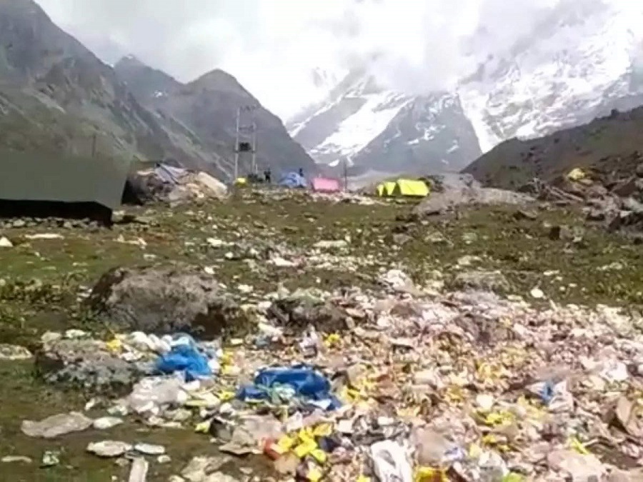 उत्तराखंड में गंगोत्री-यमुनोत्री यात्रा में प्लास्टिक यूज़ बैन, कचरा लौटाने वालों को मिलेगा पैसा: