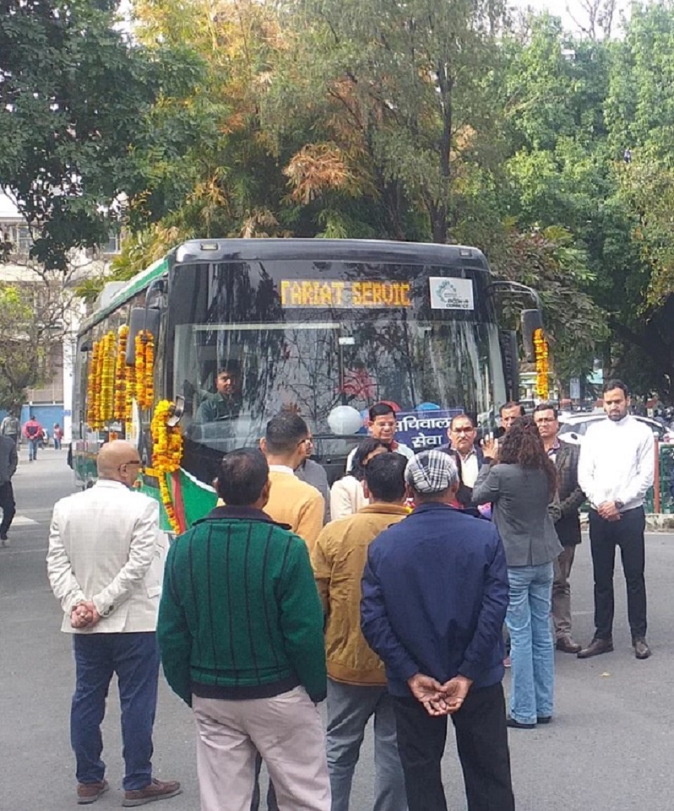 स्मार्ट सिटी की नई पहल,,,,सचिवालय कर्मचारीयों के लिए ग्रीन बस शुरू.....