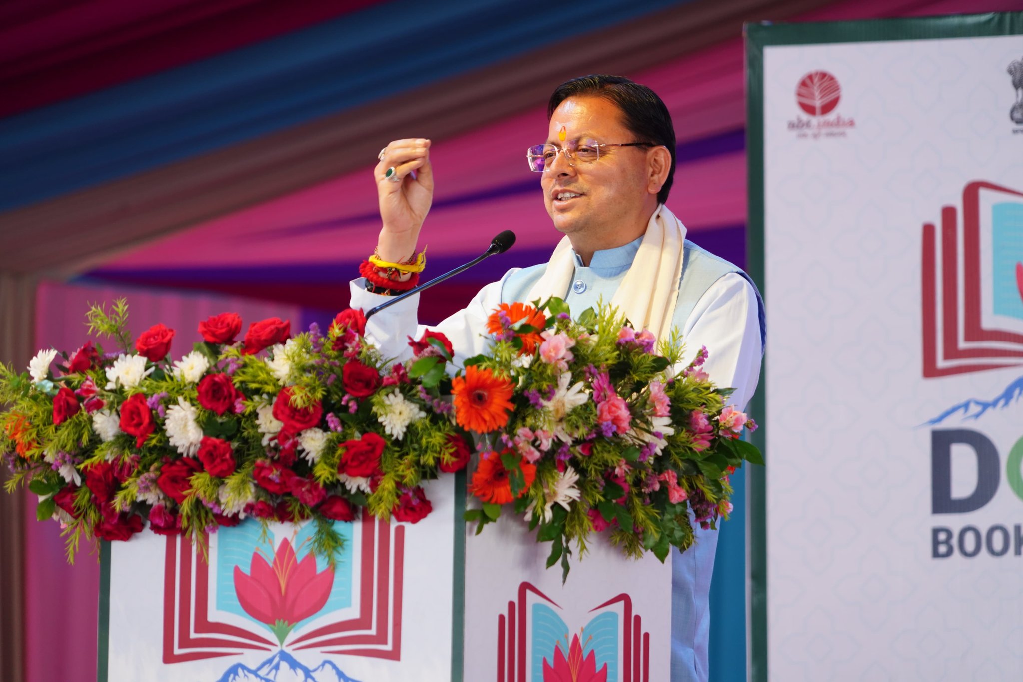 देहरादून में पहली बार दून बुक फेस्टिवल  का 2026 का आगाज़, साहित्यिक माहौल से सराबोर हुआ  शहर।