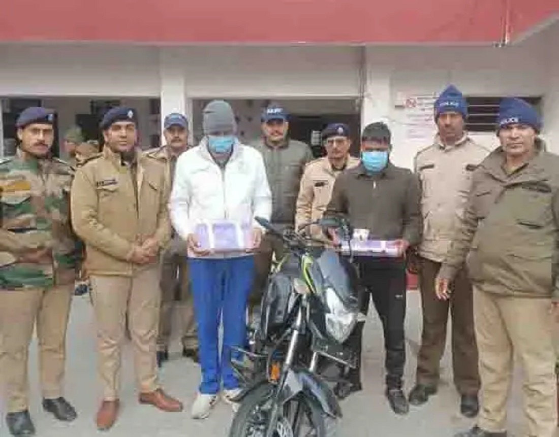 हरिद्वार पुलिस ने पिछले महीने यहां एक निजी स्कूल के अध्यक्ष के कार्यालय से 10 लाख रुपये चोरी करने के आरोप में दो लोगों को किया गिरफ्तार: