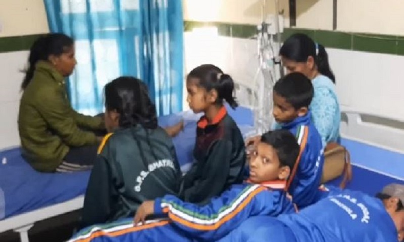 एल्बेंडाजोल दवा खाने के बाद अचानक बिगड़ी 11 बच्चों की तबियत, अस्पताल में चल रहा इलाज: बागेश्वर