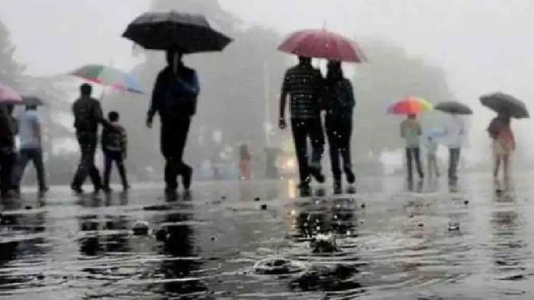 उत्तराखंड में आज राज्य के कुछ हिस्सों में भारी से बहुत भारी बारिश की संभावना है.