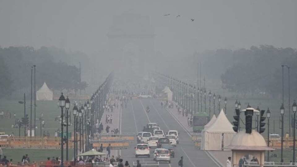 Air Pollution: दिल्ली–एनसीआर में हवा और जहरीली, AQI 400 पार; घने स्मॉग में लिपटा पूरा इलाका