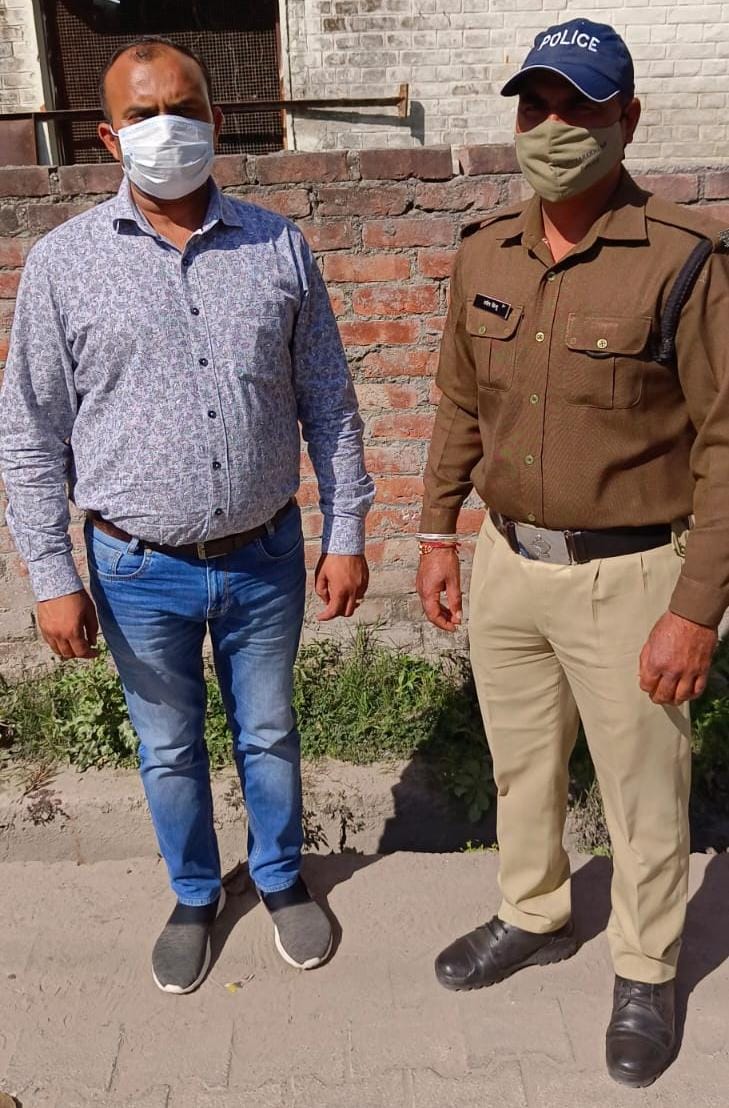 स्कूटी सवार को टक्कर मार कर, फरार चल रहे कार चालक को पुलिस ने किया गिरफ़्तार