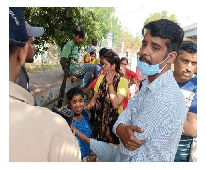 रेलिंग पर चढ़कर गंगा में कूदे दो सगे भाई  हुए लापता, घरवालों का रो-रोकर बुरा हाल