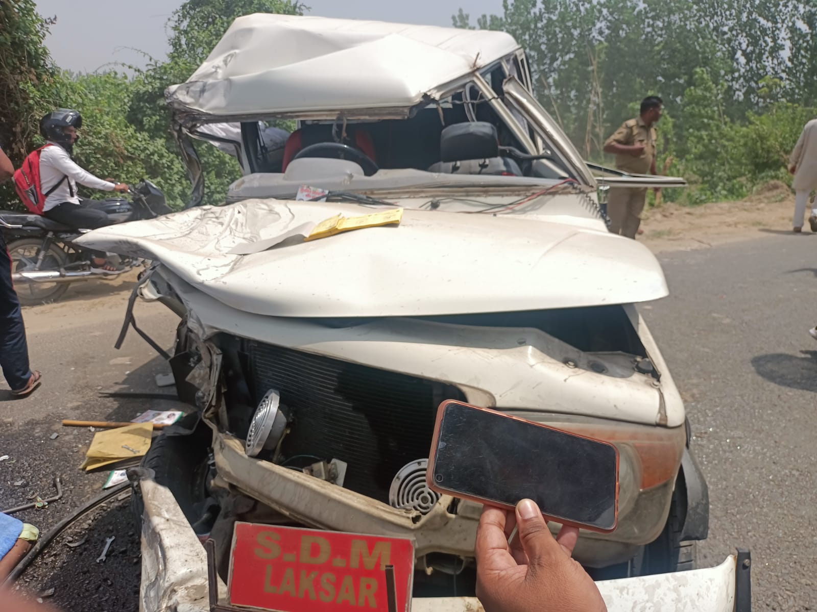 एसडीएम लक्सर गंभीर रूप से घायल,चालक की मौके पर ही मौत