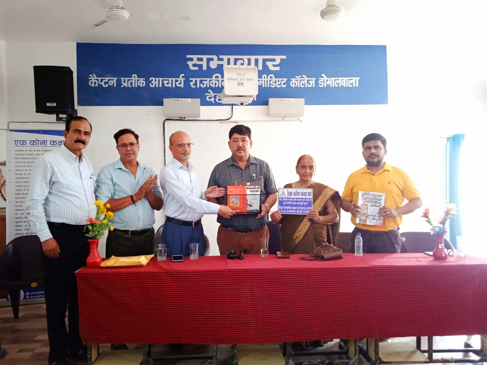 किताबों का कोना अभियान में शामिल हुआ प्रदेश का 525वां स्कूल