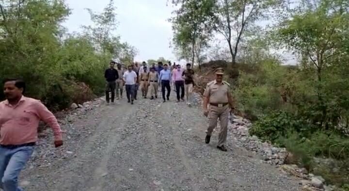DM गर्बयाल और DFO संदीप कुमार के संयुक्त नेतृत्व में नदी में तटबंध एवं चैनल का निरीक्षण
