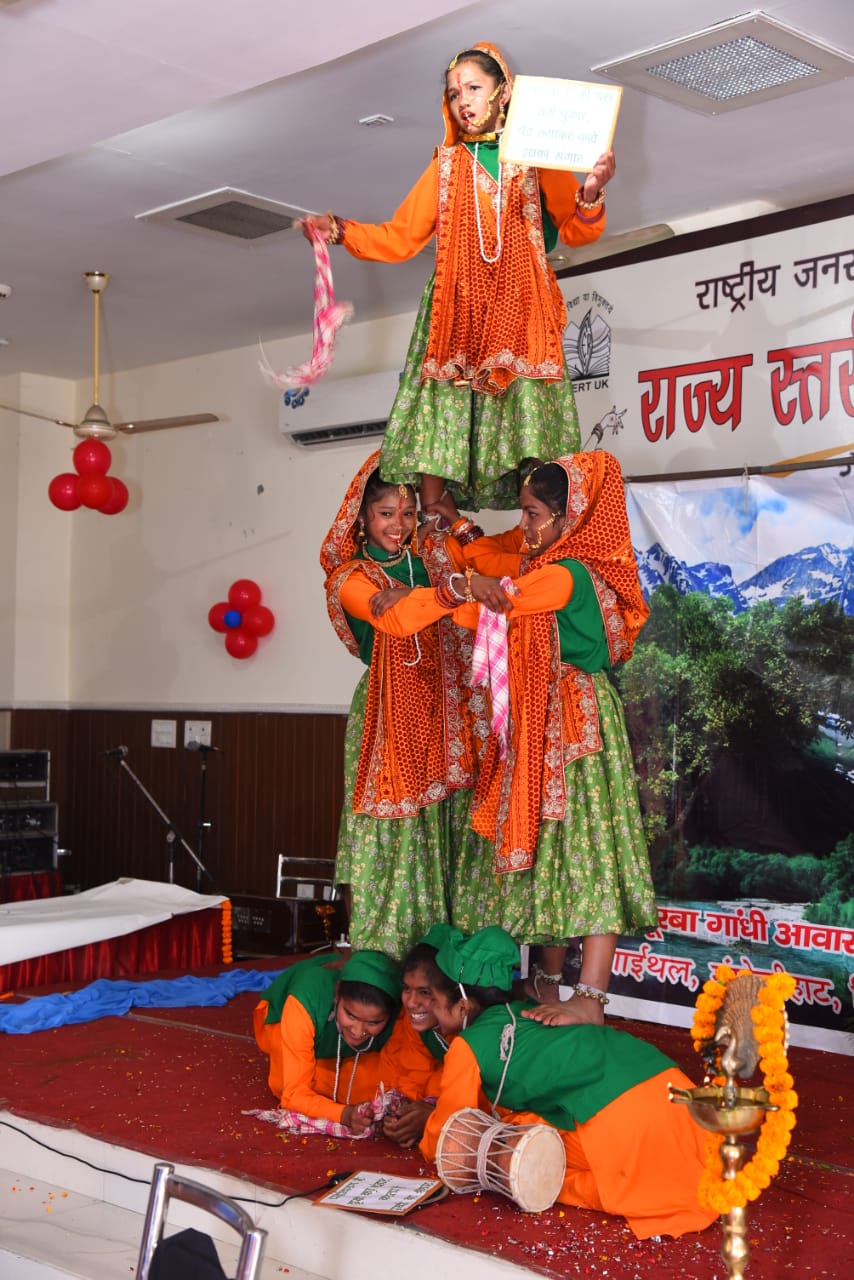 एन०ई०पी०ई० कार्यक्रम के तहत राष्ट्रीय स्तर पर कस्तूरबा गांधी आवासीय बालिका विद्यालय दशाईथल ने लोकनृत्य प्रतियोगिता में द्वितीय स्थान प्राप्त किया