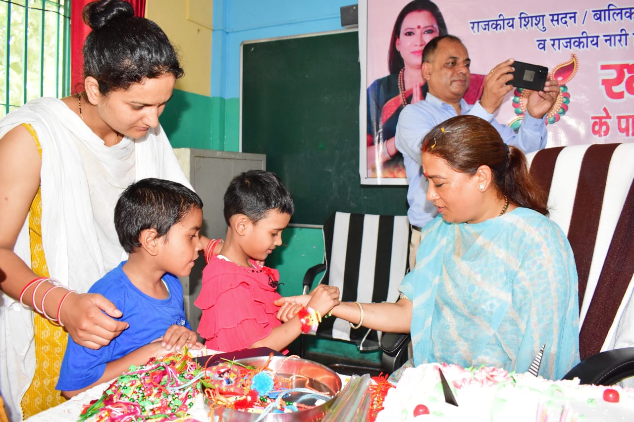 महिला सशक्तिकरण एवं बाल विकास मंत्री रेखा आर्या ने बाल निकेतन में मनाया रक्षाबंधन