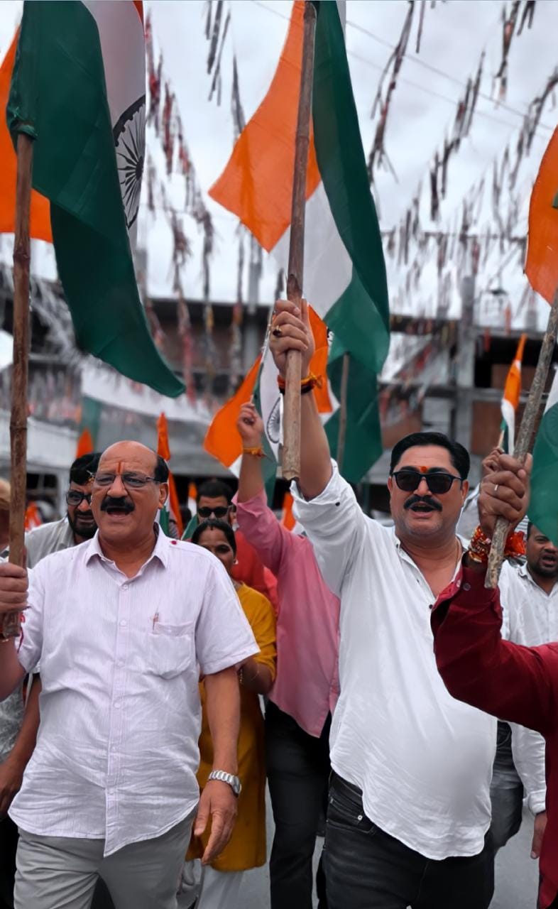 ‘हर घर झंडा हर घर तिरंगा’ कार्यक्रम के तहत नरेंद्र नगर में निकाली गई बाइक रैली