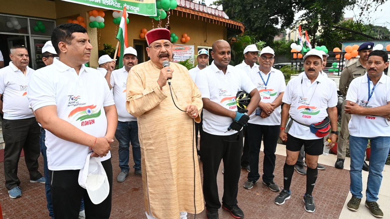 जीएमवीएन ने निकाली तिरंगा साईकिल रैली