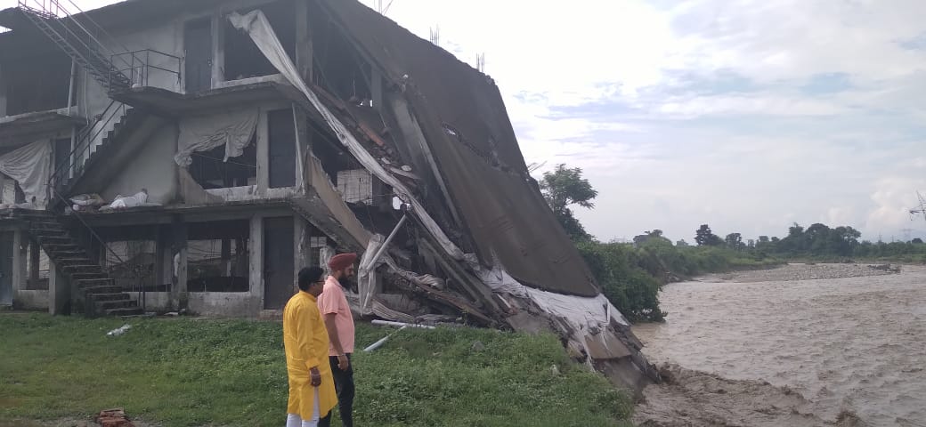 डोईवाला: बारिश का कहर! नदी के दोनों और पुस्ता ना होने के कारण किसानों को भारी नुकसान